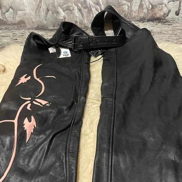 New Screaming Eagle thick leather chaps - Picture 12 of 14